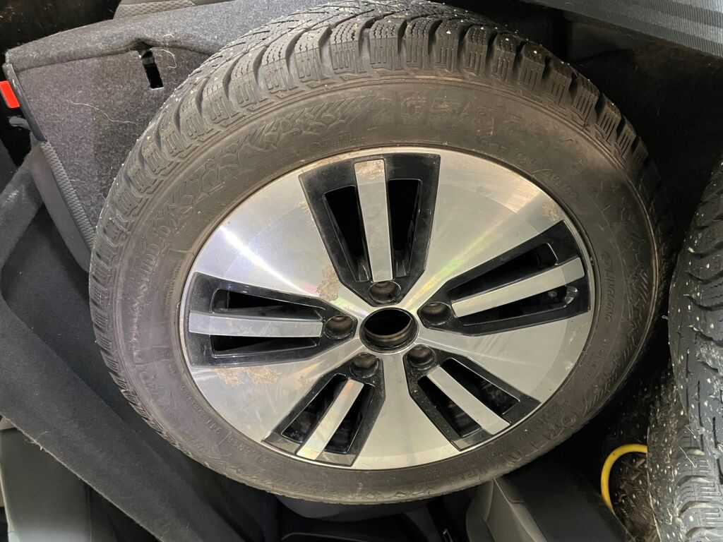 Volkswagen Golf 2018 Valkoinen