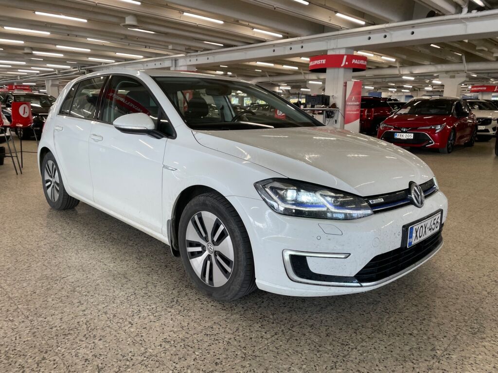 Volkswagen Golf 2018 Valkoinen