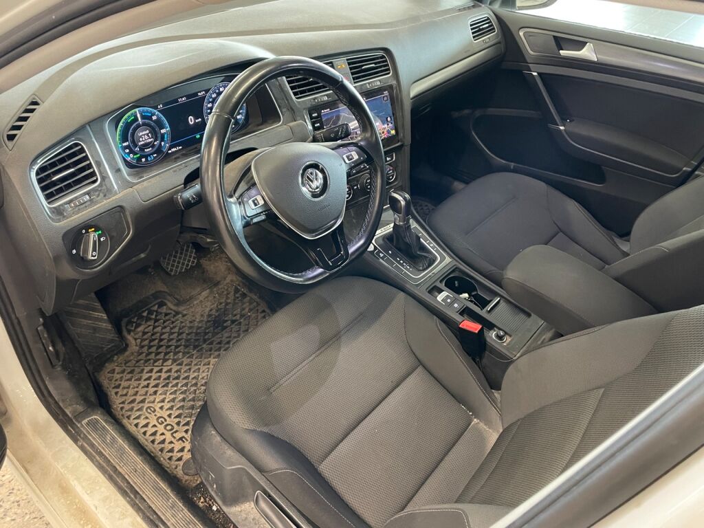 Volkswagen Golf 2018 Valkoinen