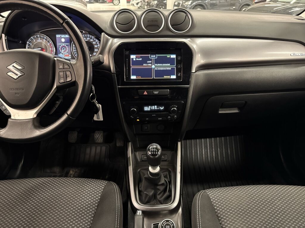 Suzuki Vitara 2020 Musta