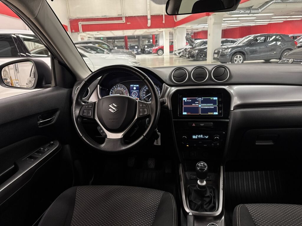 Suzuki Vitara 2020 Musta
