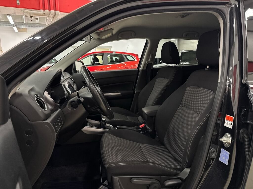 Suzuki Vitara 2020 Musta
