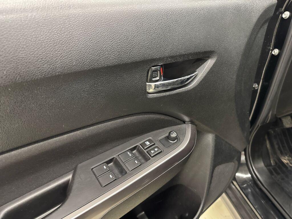 Suzuki Vitara 2020 Musta