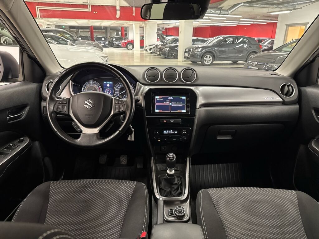 Suzuki Vitara 2020 Musta
