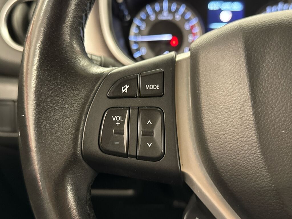 Suzuki Vitara 2020 Musta