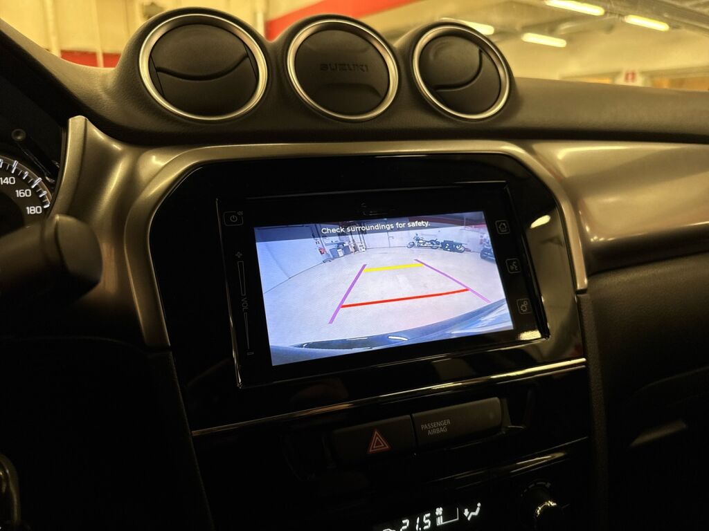 Suzuki Vitara 2020 Musta