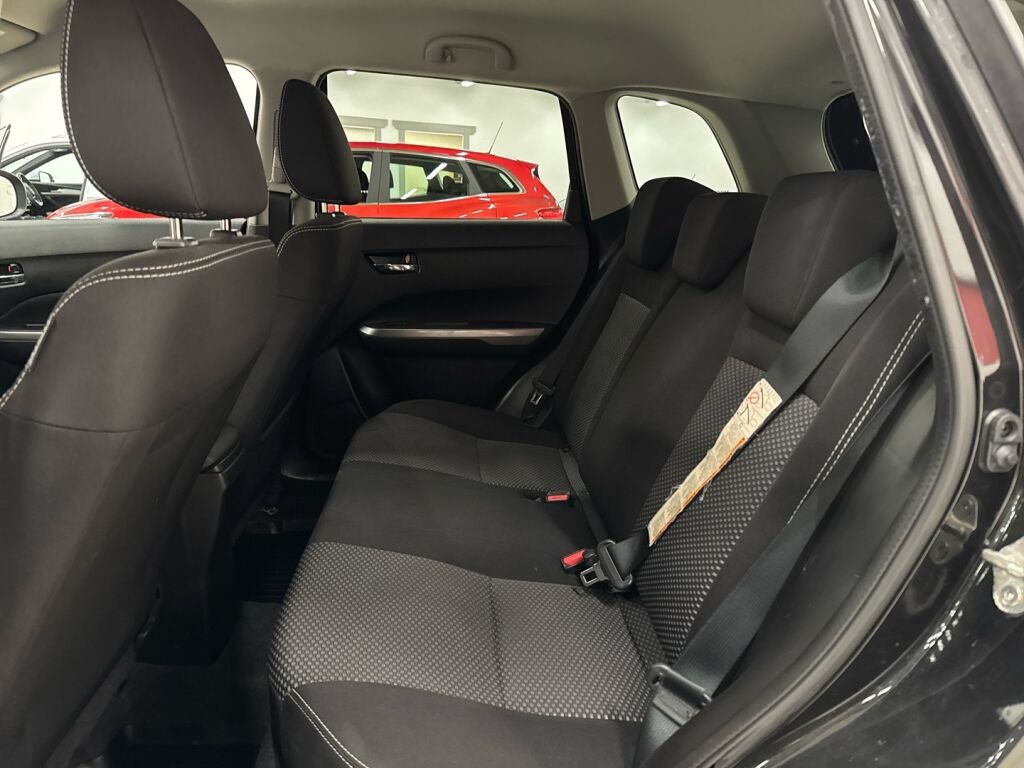 Suzuki Vitara 2020 Musta