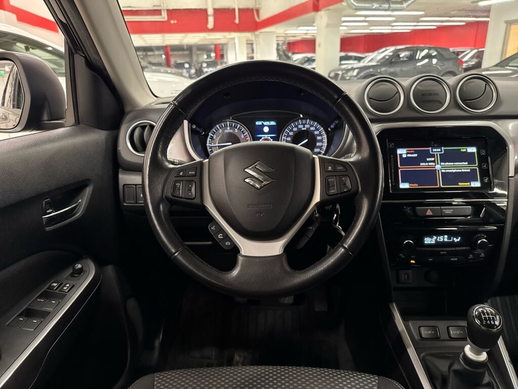 Suzuki Vitara 2020 Musta