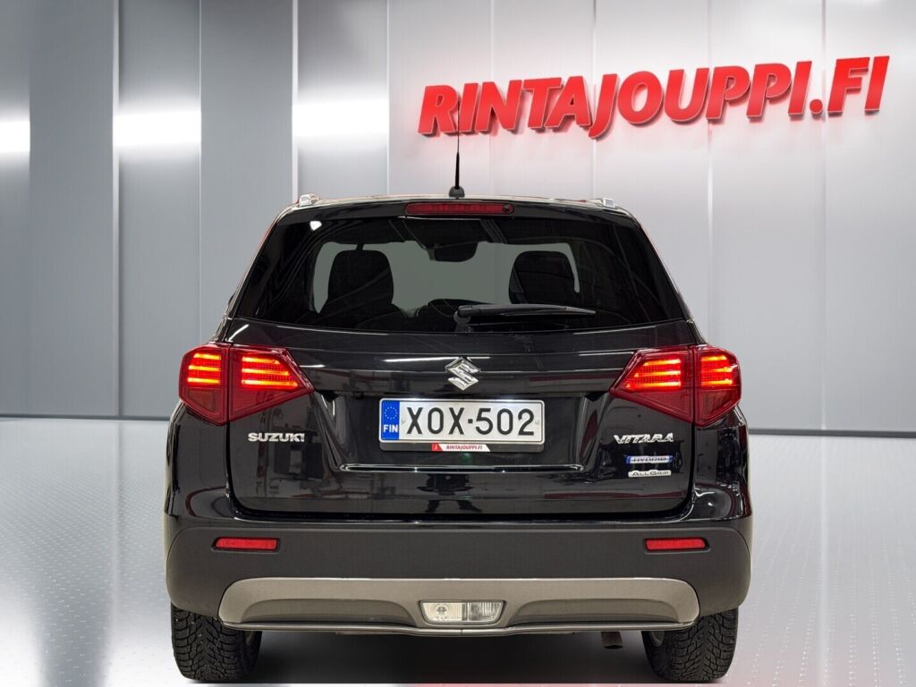 Suzuki Vitara 2020 Musta