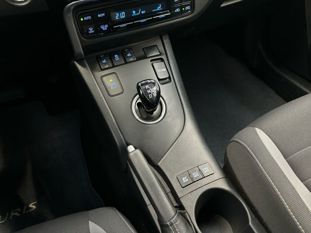 Toyota Auris 2018 Harmaa