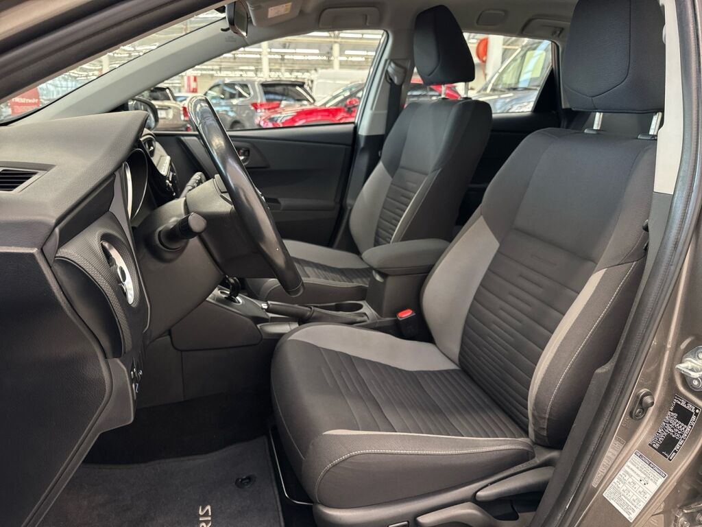 Toyota Auris 2018 Harmaa