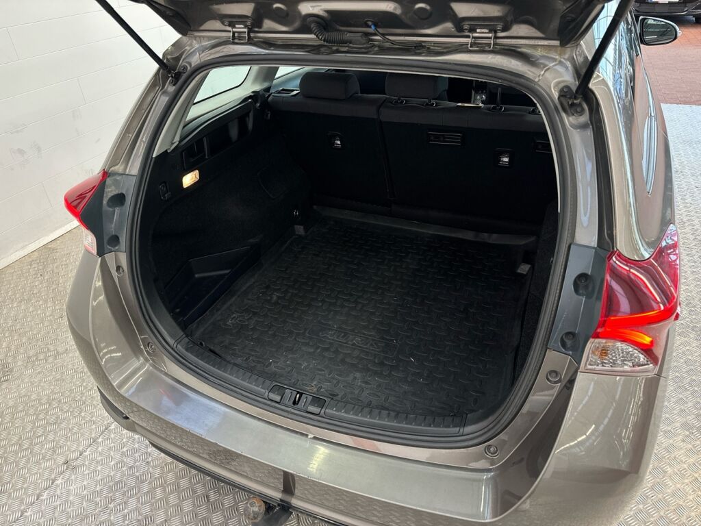 Toyota Auris 2018 Harmaa