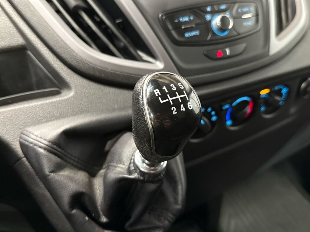 Ford Transit 2019 Valkoinen