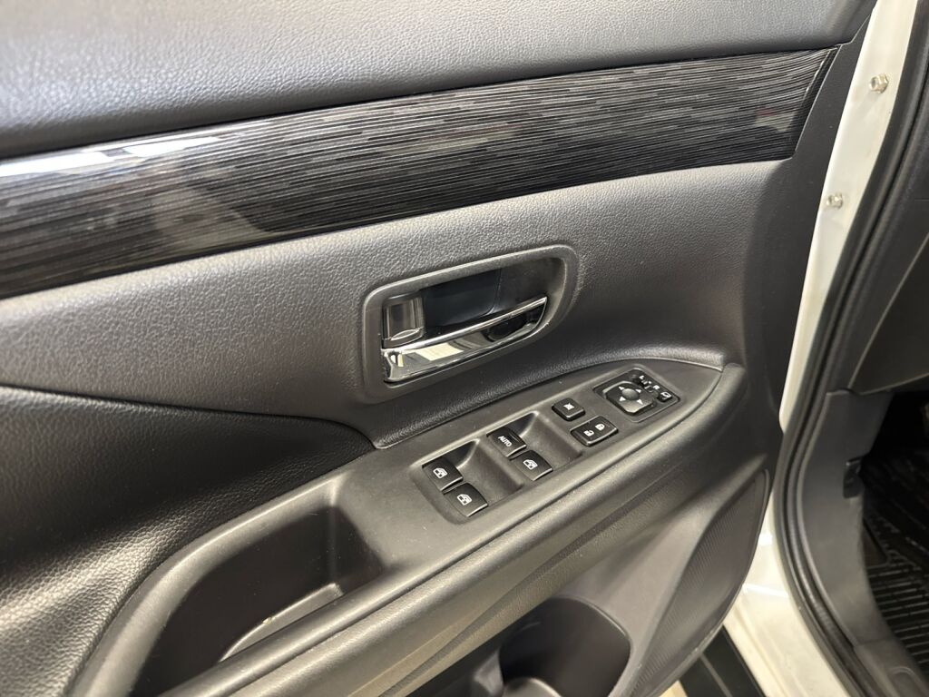 Mitsubishi Outlander 2016 Valkoinen