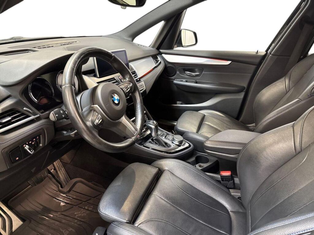 BMW 225 2019 Musta