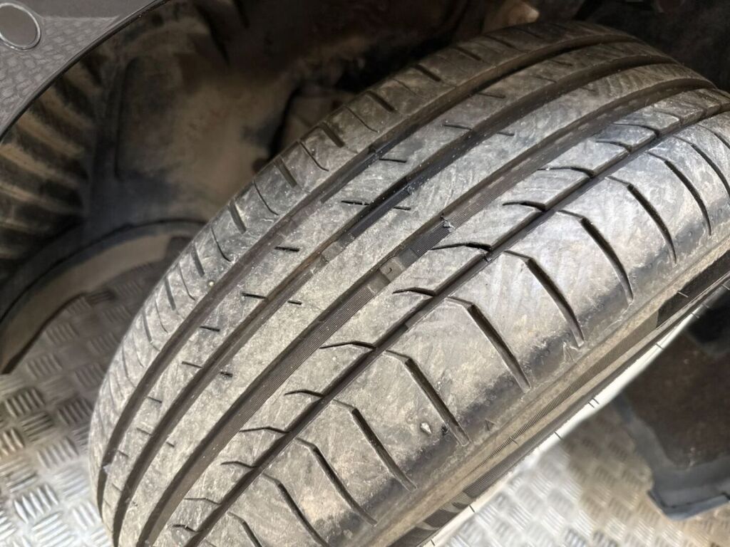 BMW 225 2019 Musta