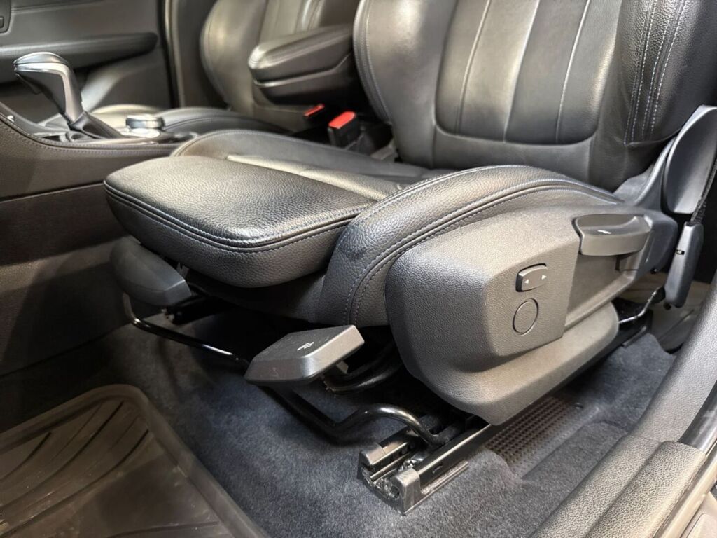 BMW 225 2019 Musta