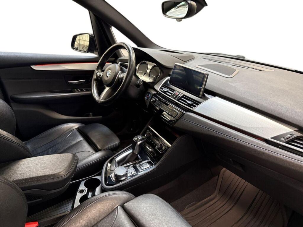BMW 225 2019 Musta