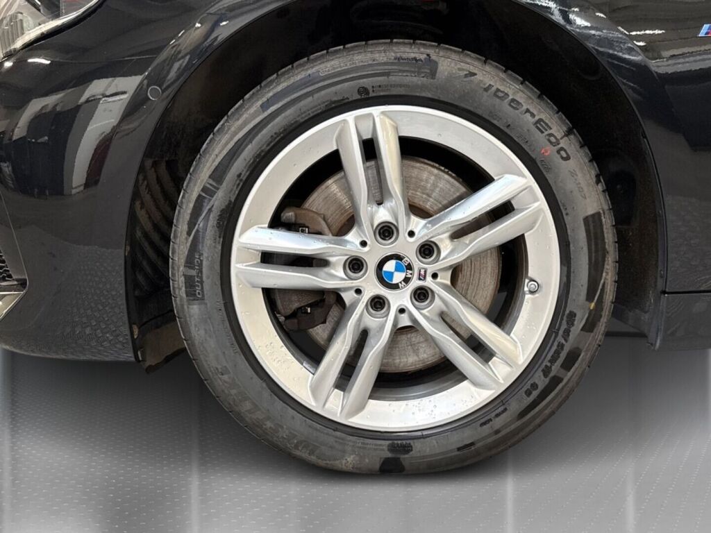 BMW 225 2019 Musta