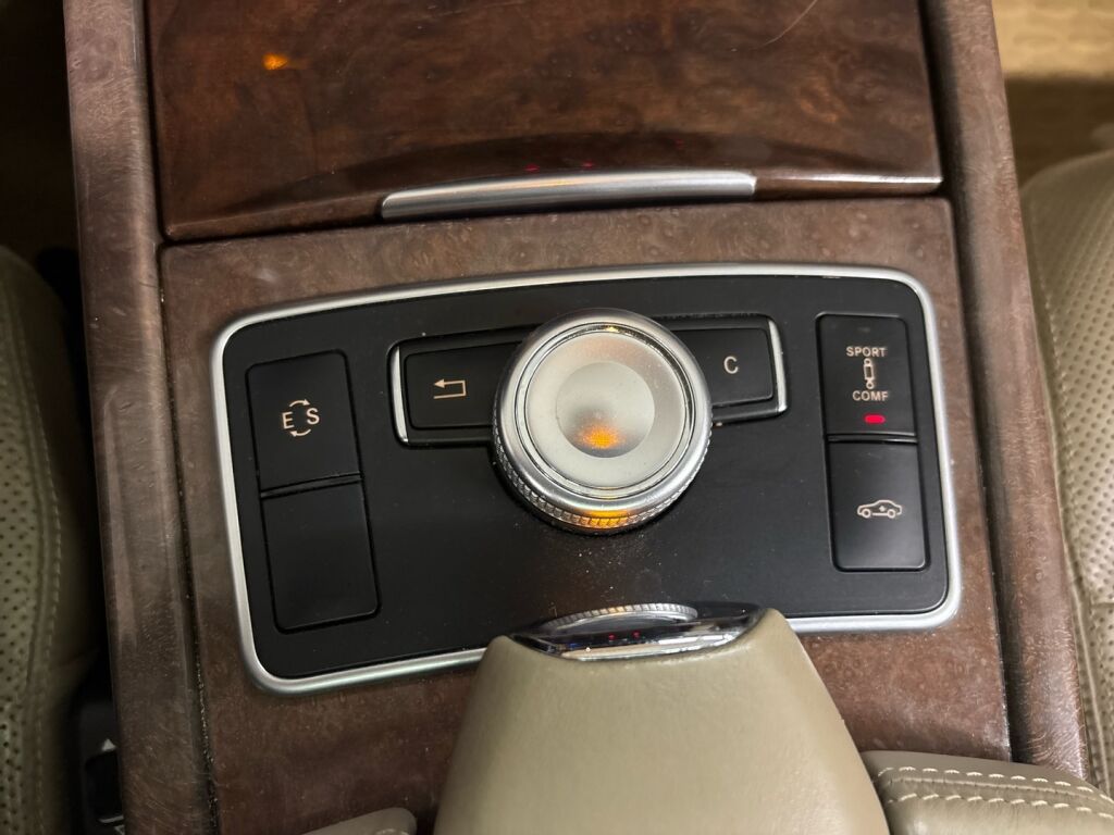 Mercedes-Benz E 2012 Sininen