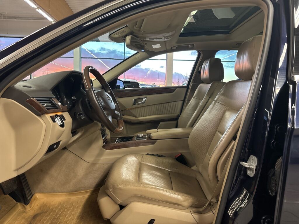 Mercedes-Benz E 2012 Sininen