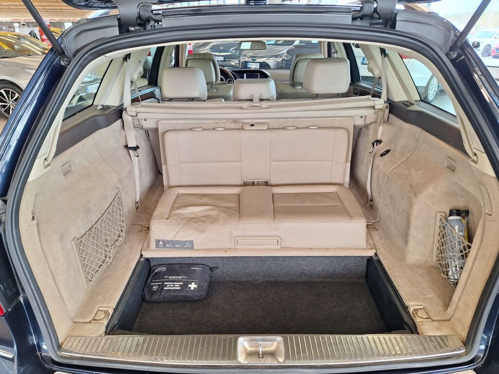 Mercedes-Benz E 2012 Sininen