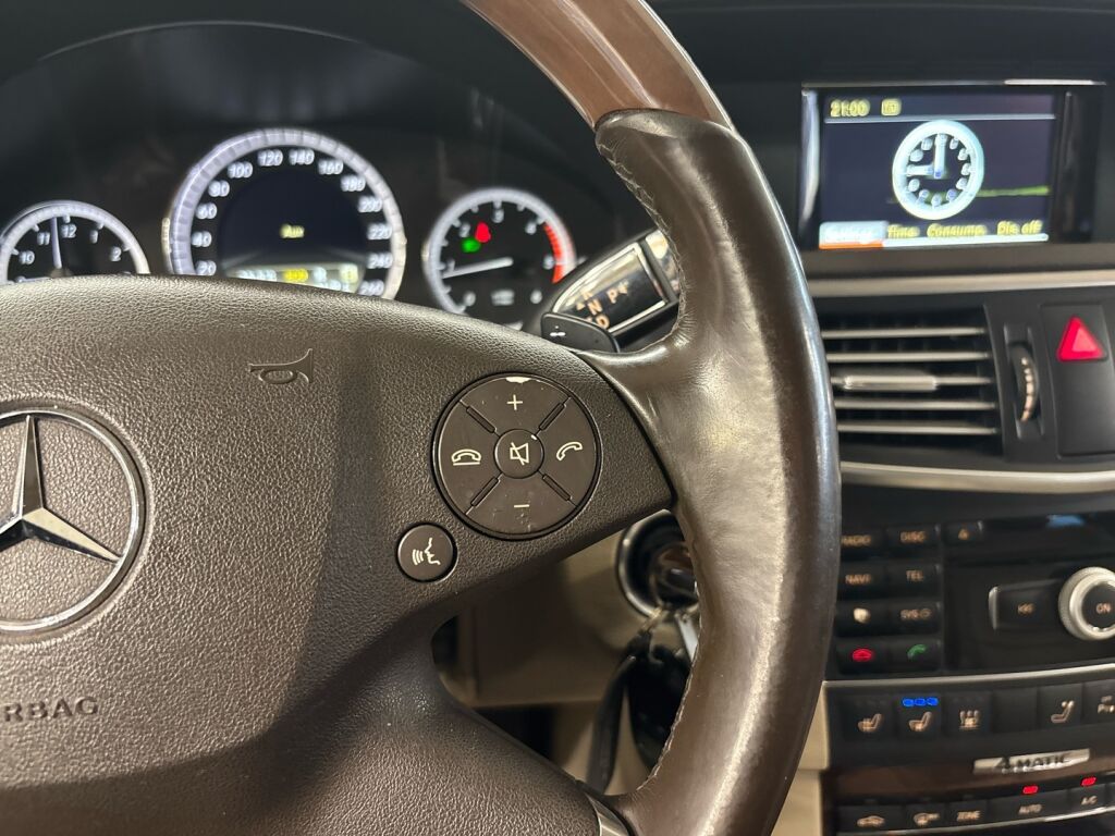Mercedes-Benz E 2012 Sininen