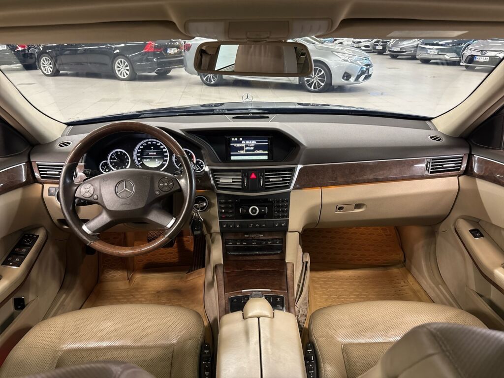 Mercedes-Benz E 2012 Sininen