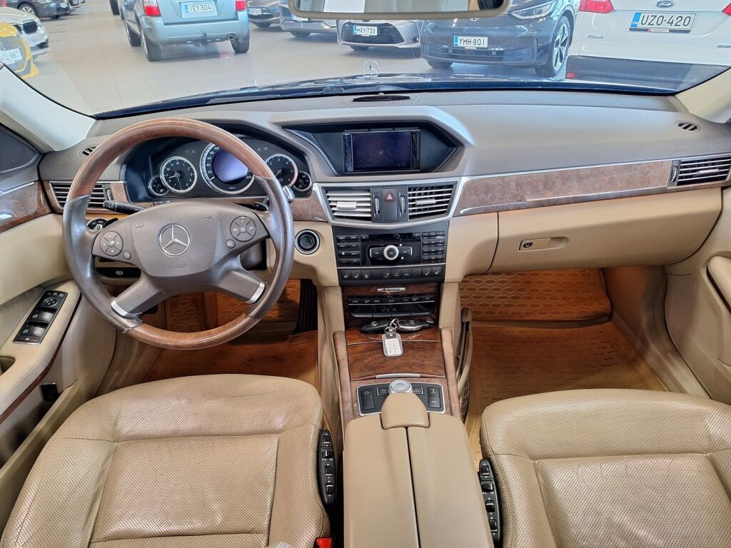 Mercedes-Benz E 2012 Sininen