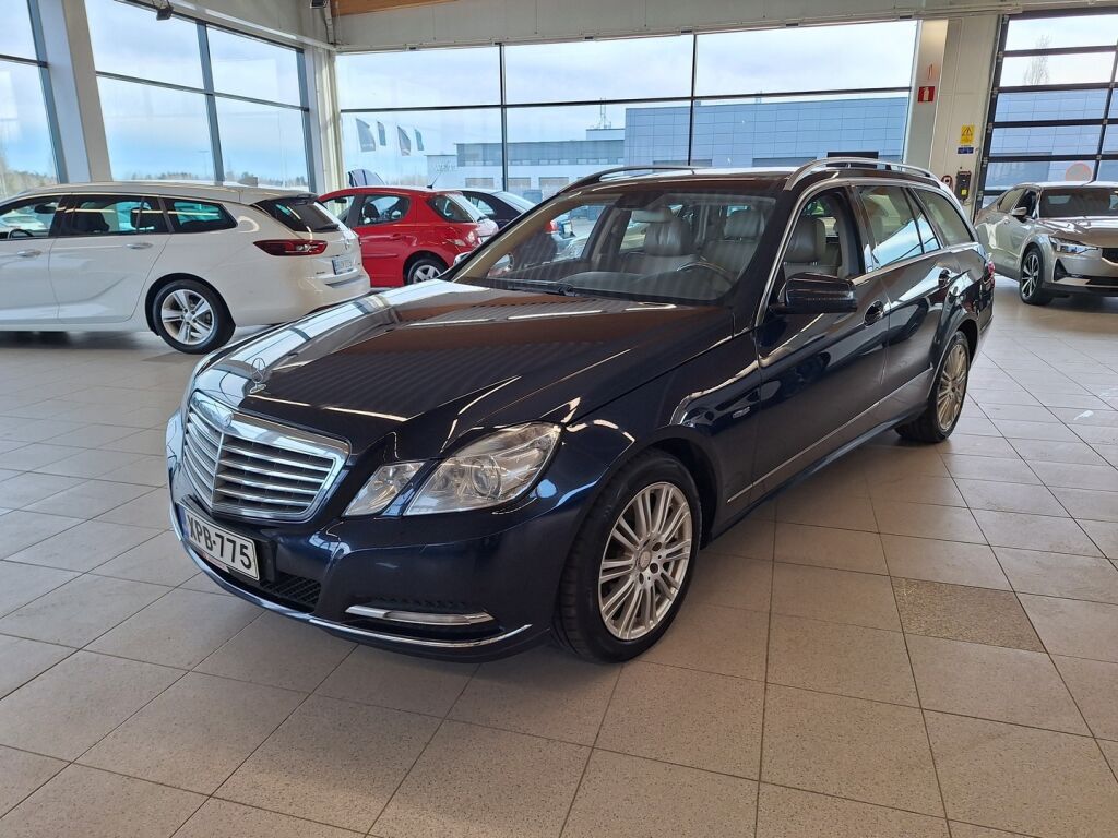Mercedes-Benz E 2012 Sininen