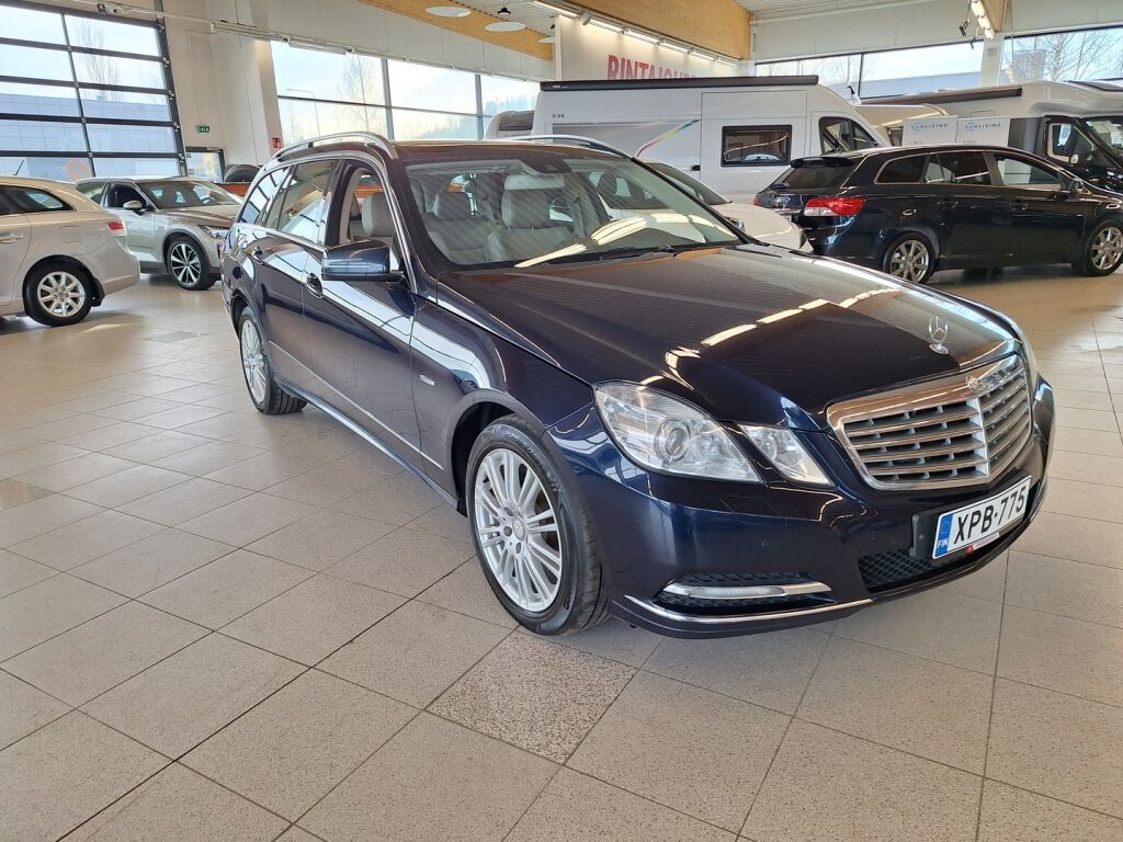 Mercedes-Benz E 2012 Sininen