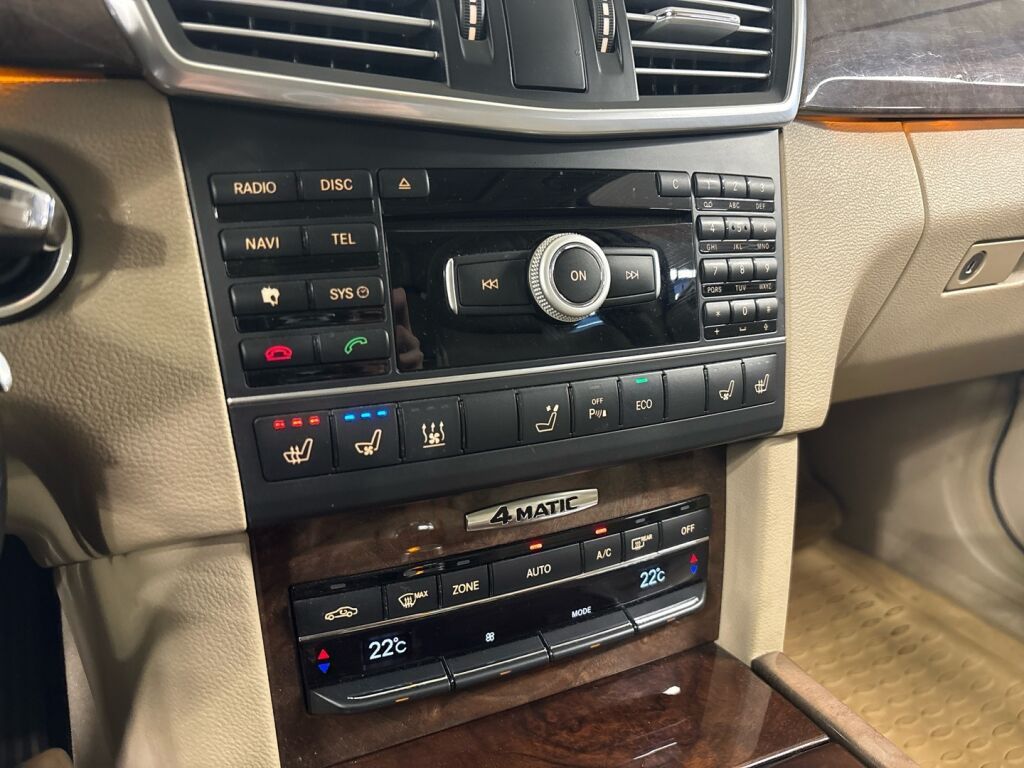 Mercedes-Benz E 2012 Sininen