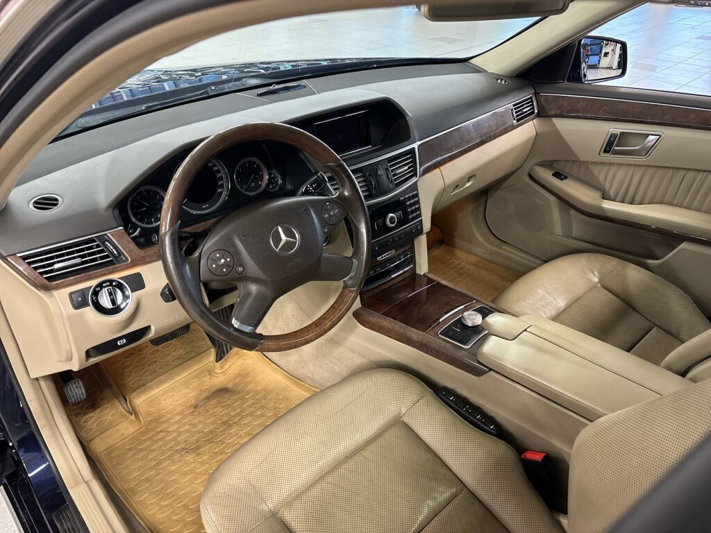 Mercedes-Benz E 2012 Sininen