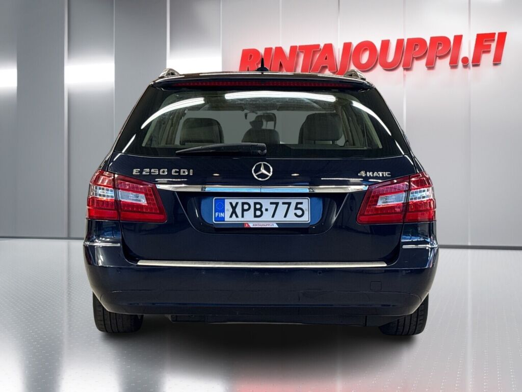 Mercedes-Benz E 2012 Sininen