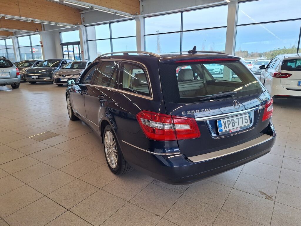 Mercedes-Benz E 2012 Sininen