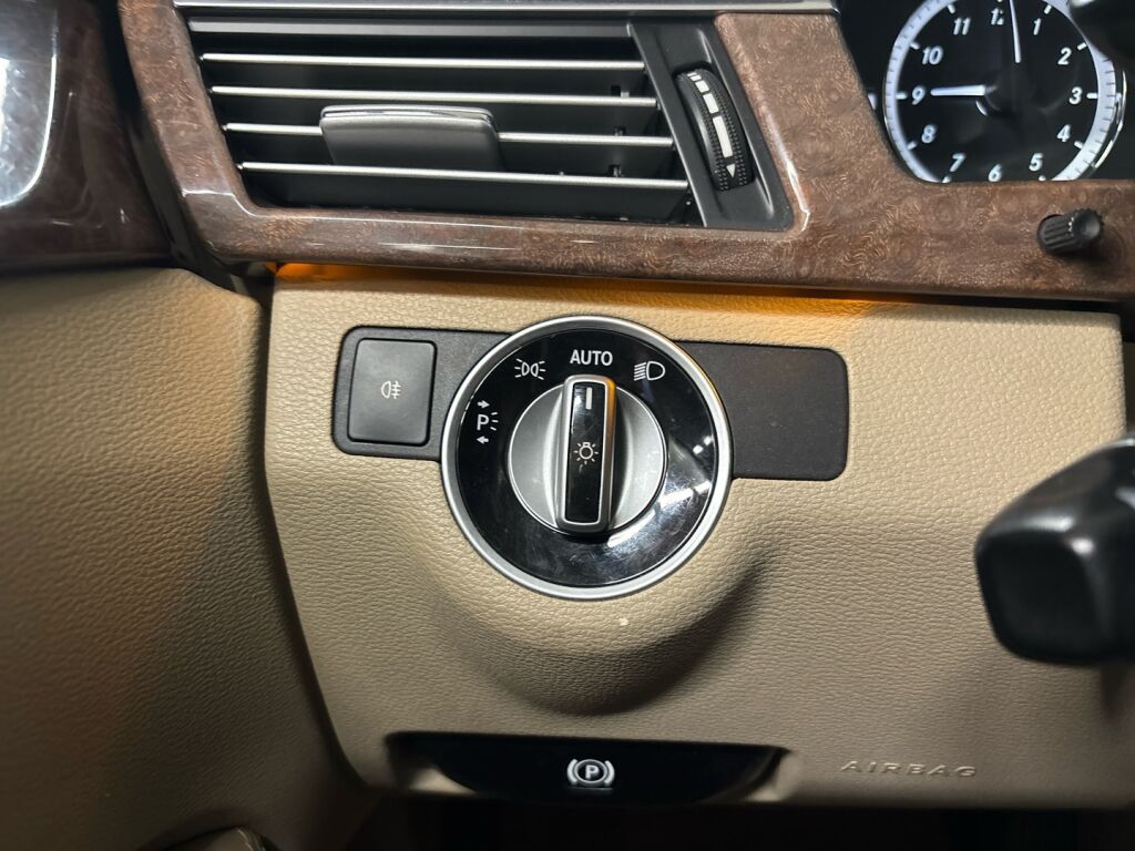 Mercedes-Benz E 2012 Sininen