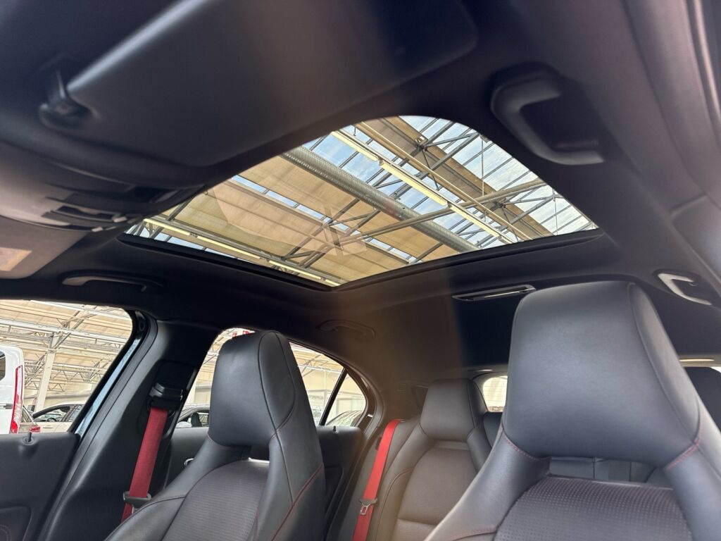 Mercedes-Benz A 2013 Musta