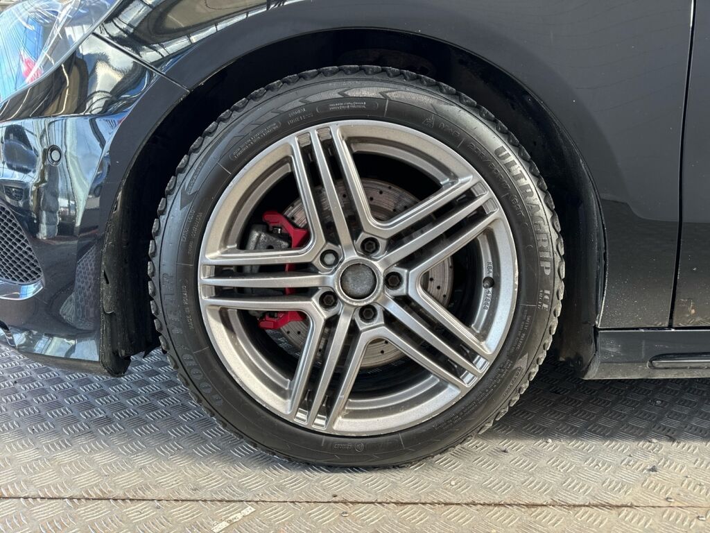 Mercedes-Benz A 2013 Musta