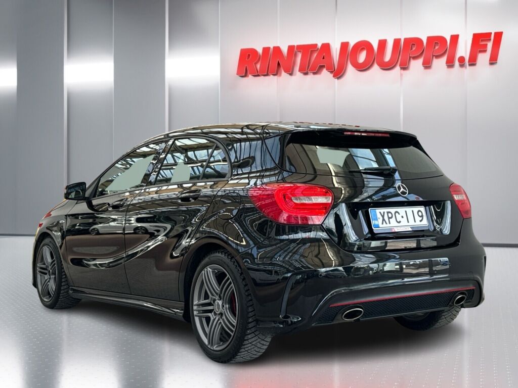 Mercedes-Benz A 2013 Musta