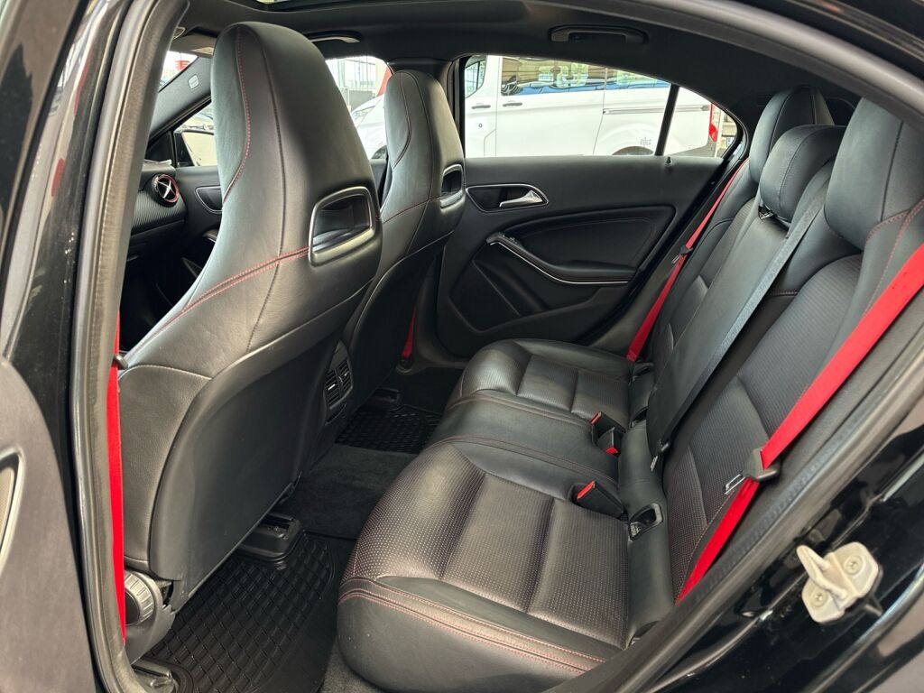 Mercedes-Benz A 2013 Musta