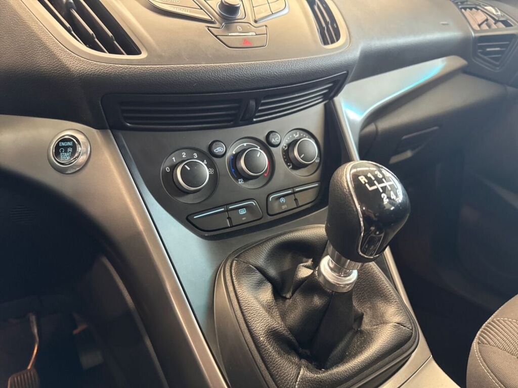 Ford Kuga 2016 Valkoinen
