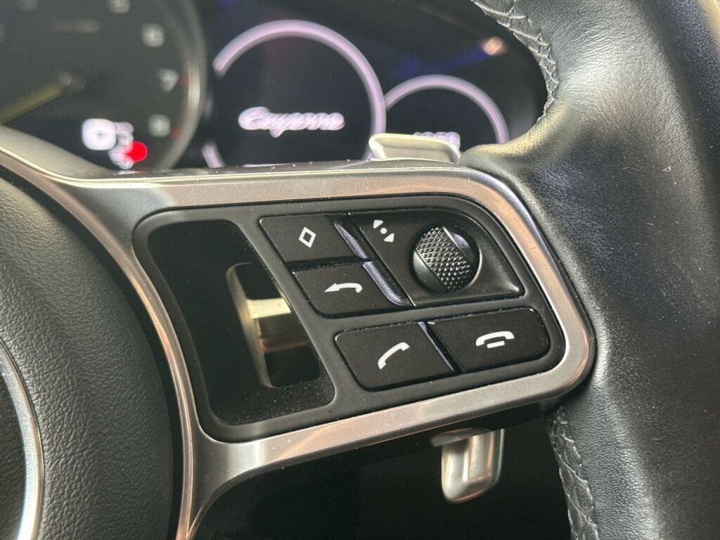 Porsche Cayenne 2020 Musta