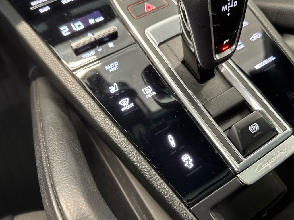 Porsche Cayenne 2020 Musta