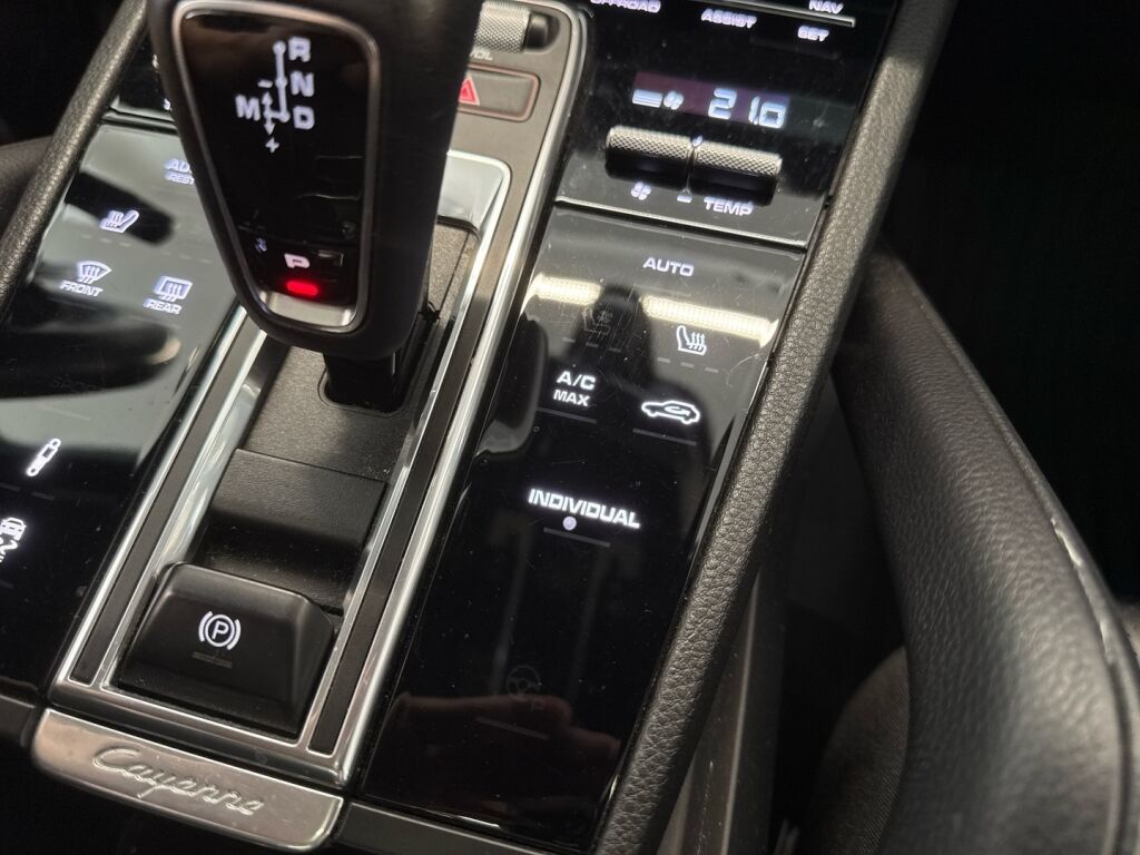 Porsche Cayenne 2020 Musta