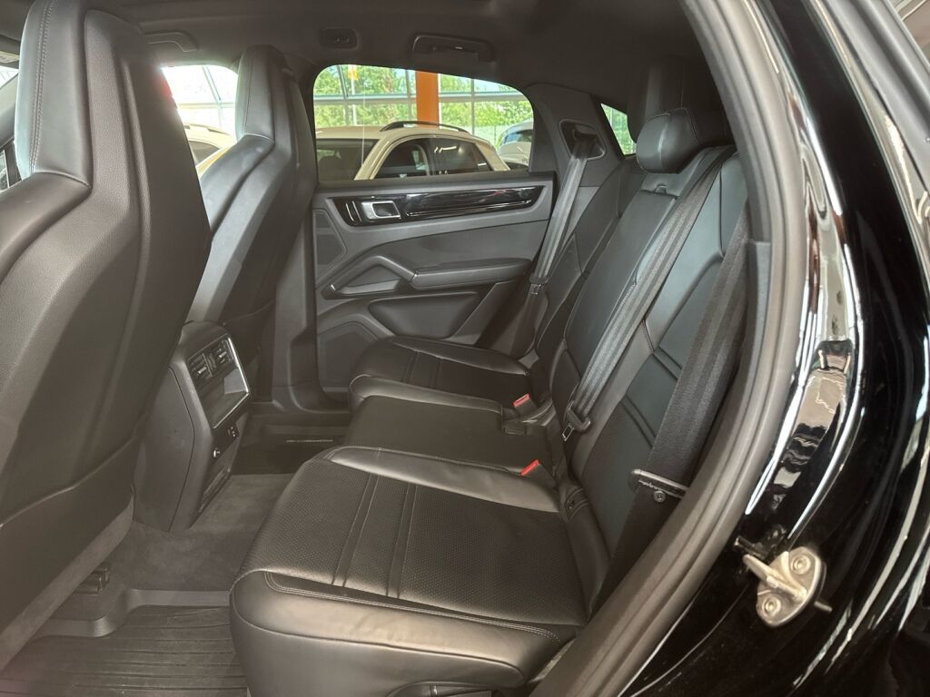 Porsche Cayenne 2020 Musta