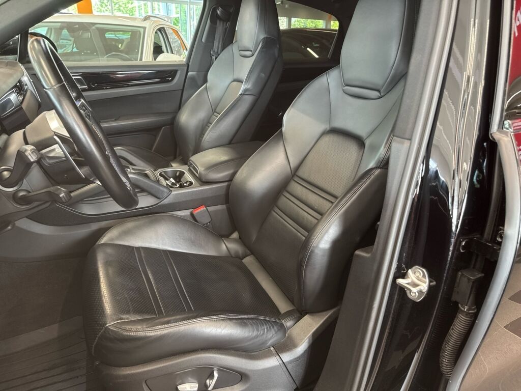 Porsche Cayenne 2020 Musta
