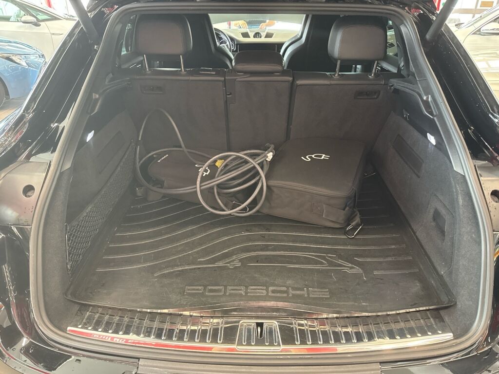 Porsche Cayenne 2020 Musta