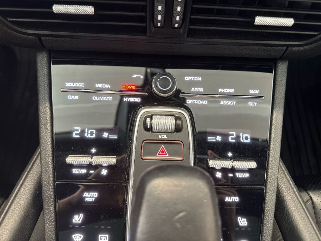 Porsche Cayenne 2020 Musta