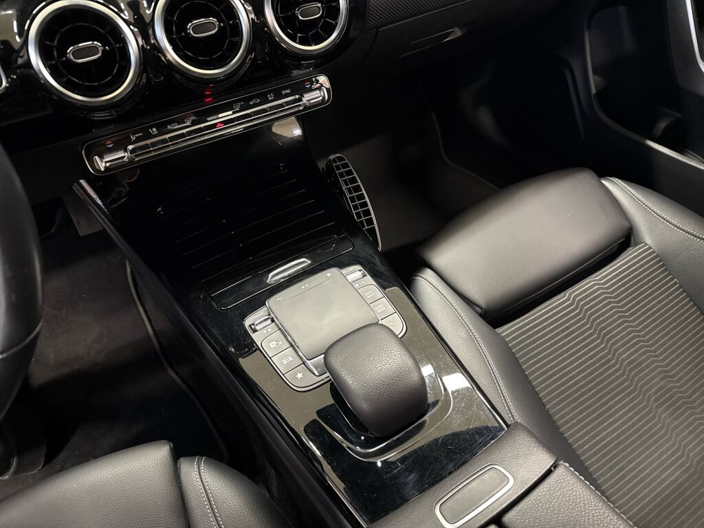 Mercedes-Benz CLA 2020 Musta