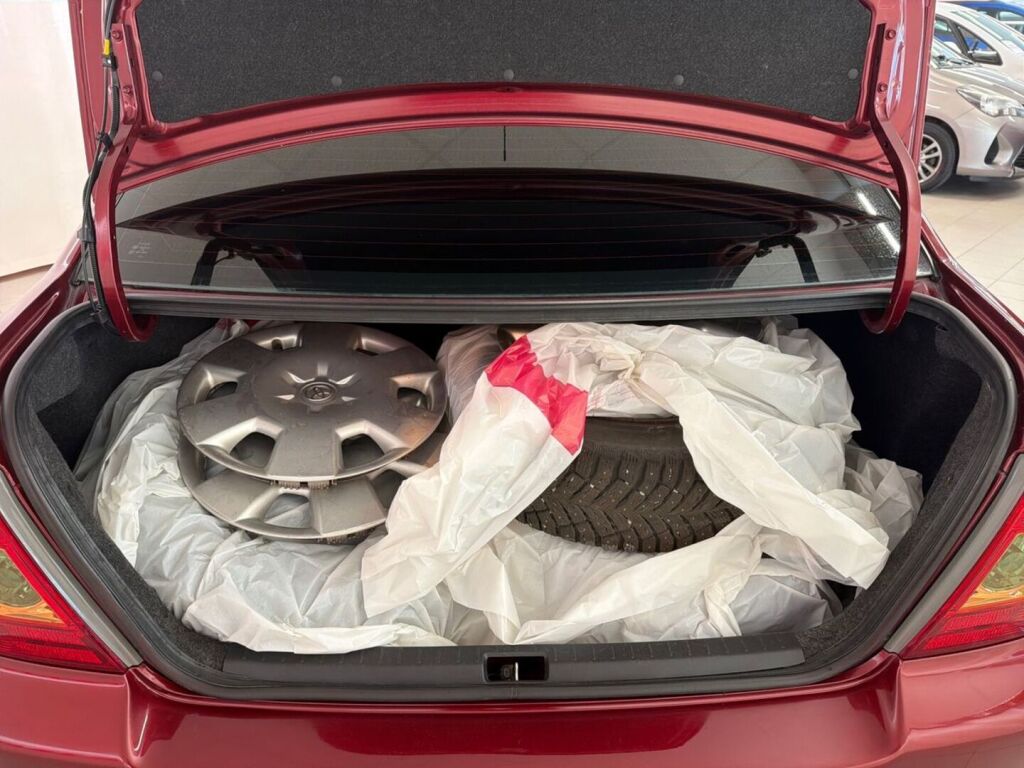 Toyota Corolla 2005 Punainen